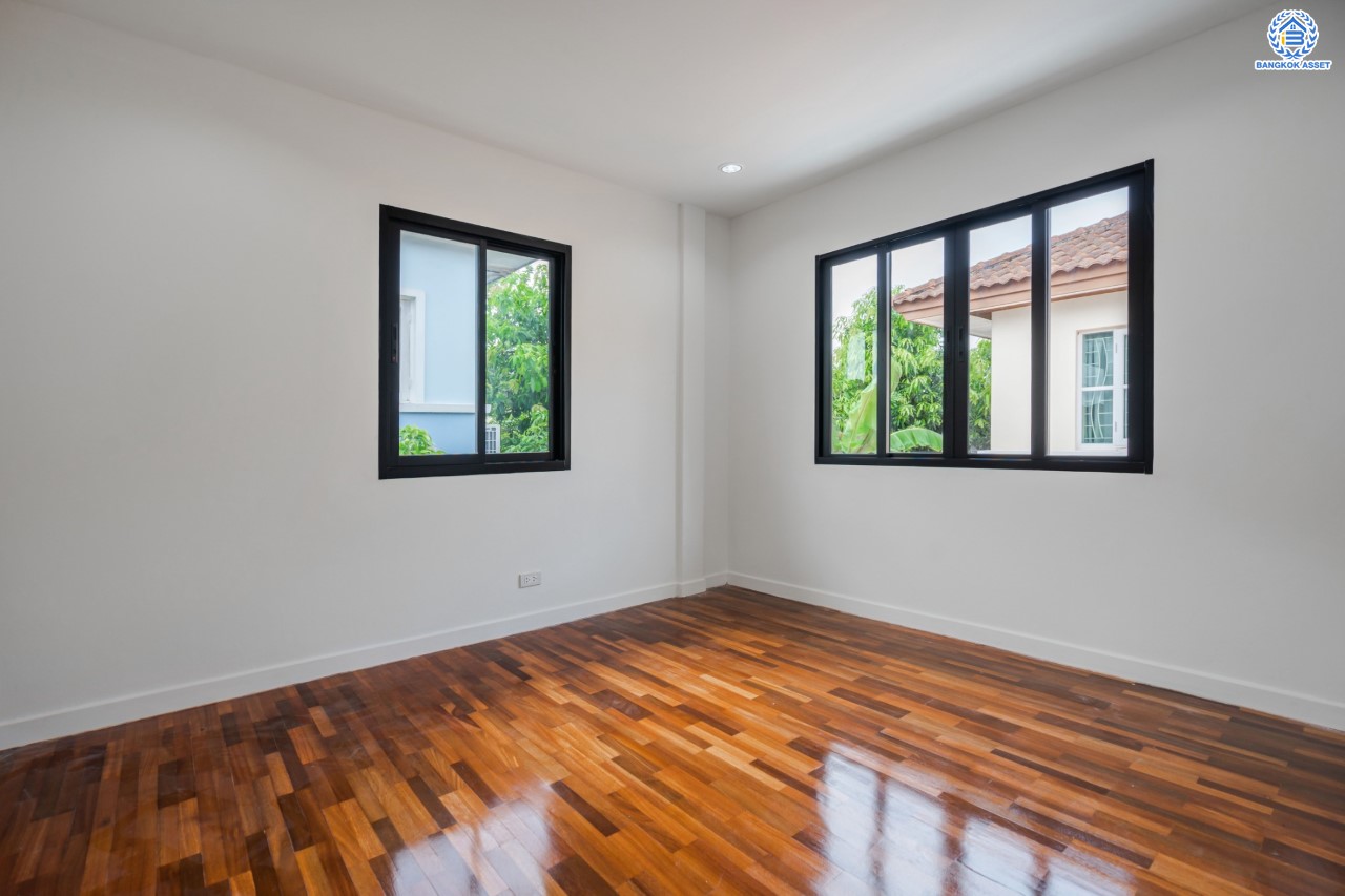 บ้านมือสองตกแต่งใหม่ แบรนด์ LH ม.ชัยพฤกษ์ วัดลาดปลาดุก หลังมุม ตอบโจทย์ทุกการอยู่อาศัย เนื้อที่ 69.2 ตร.ว. ฟังก์ชัน 3 ห้องนอน 2 ห้องน้ำ 1 ที่จอดรถ บนทำเลดีที่สุด! ใกล้เซ็นทรัลเวสต์เกต ทางด่วน "กาญจนาภิเษก" และเพียง 10 นาที ถึงรถไฟฟ้า "สถานีคลองบางไผ่"